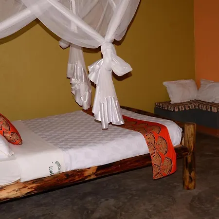 Irungu Forest Safari Lodge Katunguru Exterior photo