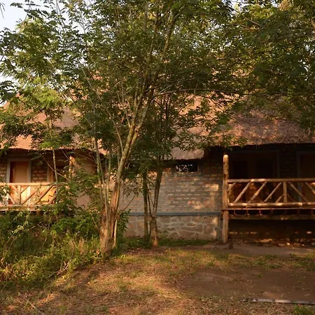 Irungu Forest Safari Lodge Katunguru Exterior photo