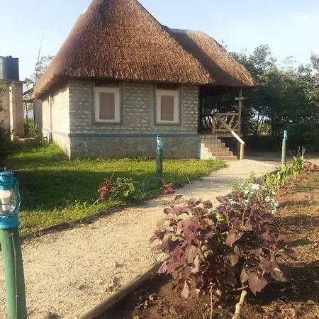 Irungu Forest Safari Lodge Katunguru Exterior photo